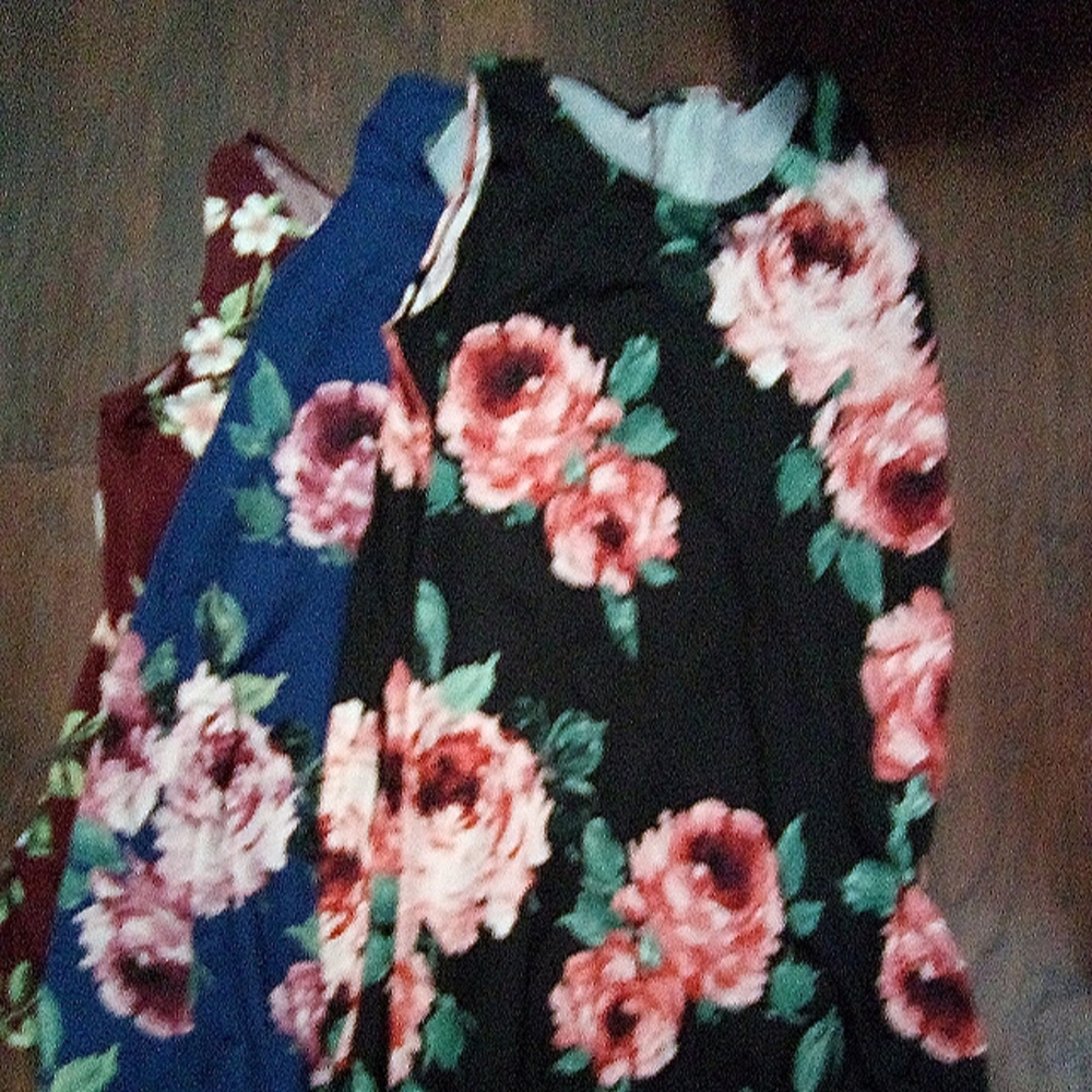 4 42pops Dresses